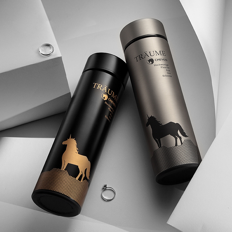 简洁百搭的杯身设计,智能保温杯超长保温,用来喝水,自用送人也有面.