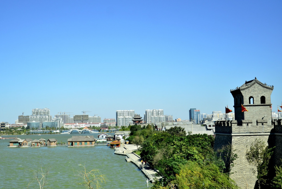 古老而又优美的京杭大运河聊城段景色.