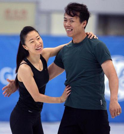 赵宏博和妻子申雪近照:妻子依旧美艳动人,47岁的他却老了很多