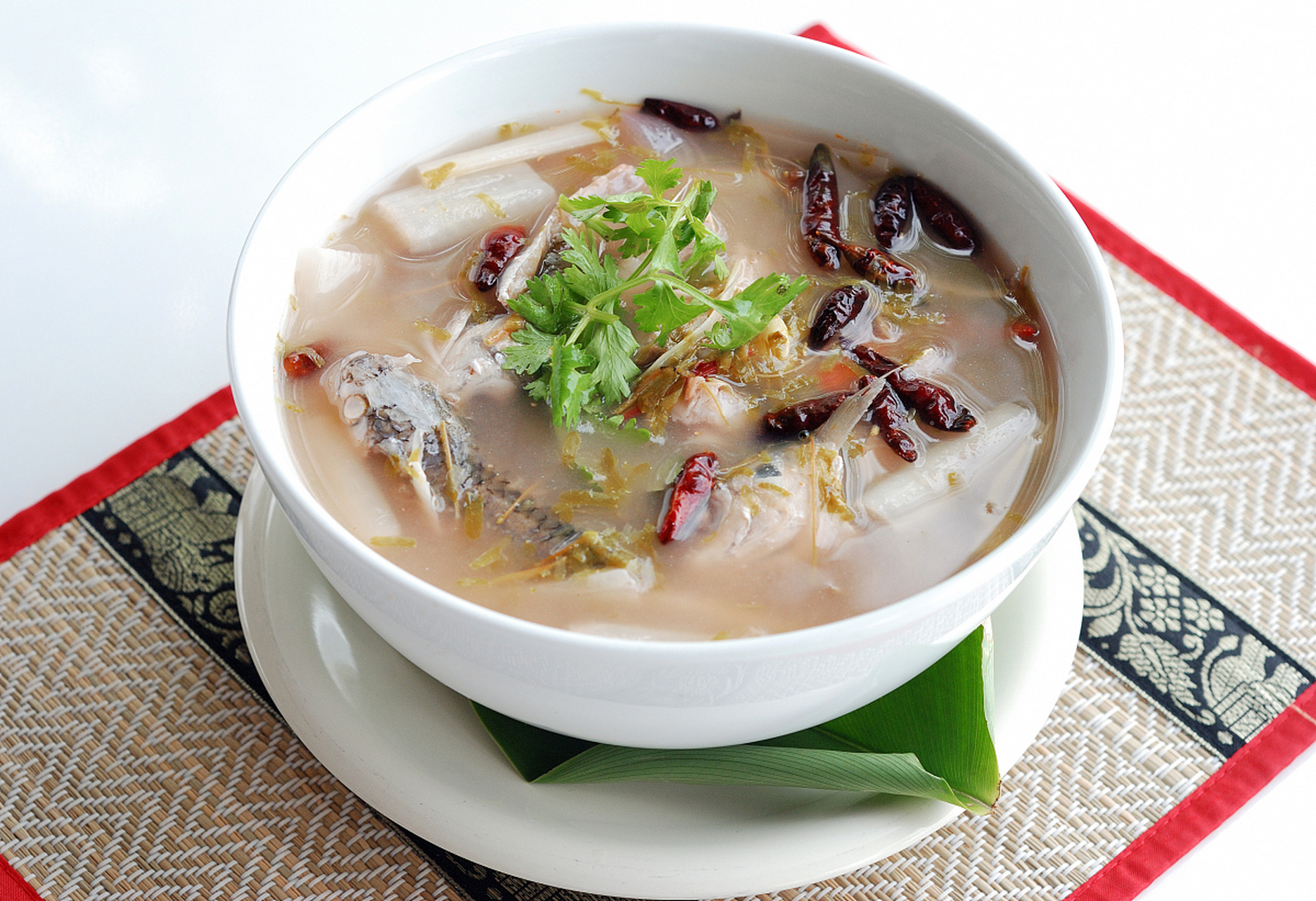 "貂蝉豆腐" 也就是我们常见的泥鳅钻豆腐,又名"汉宫藏娇".