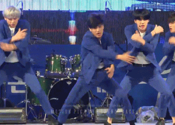 exo首尔三兄弟showtime:走起路来带风,跳起舞来宇宙都