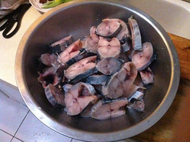 鲅鱼怎么做比较好吃?五香熏鲅鱼:北方人最喜欢的一道菜!