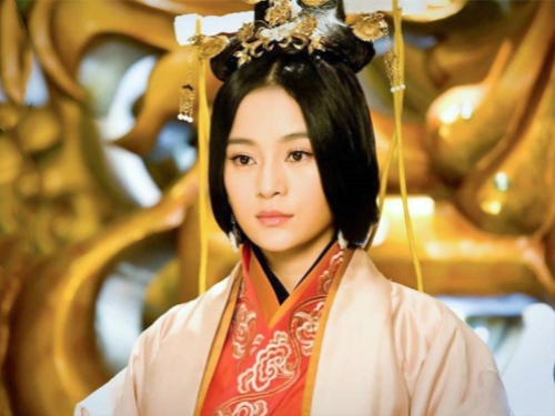 为了安抚河北派势力,刘秀册立郭氏为皇后,史称光武郭皇后,建武