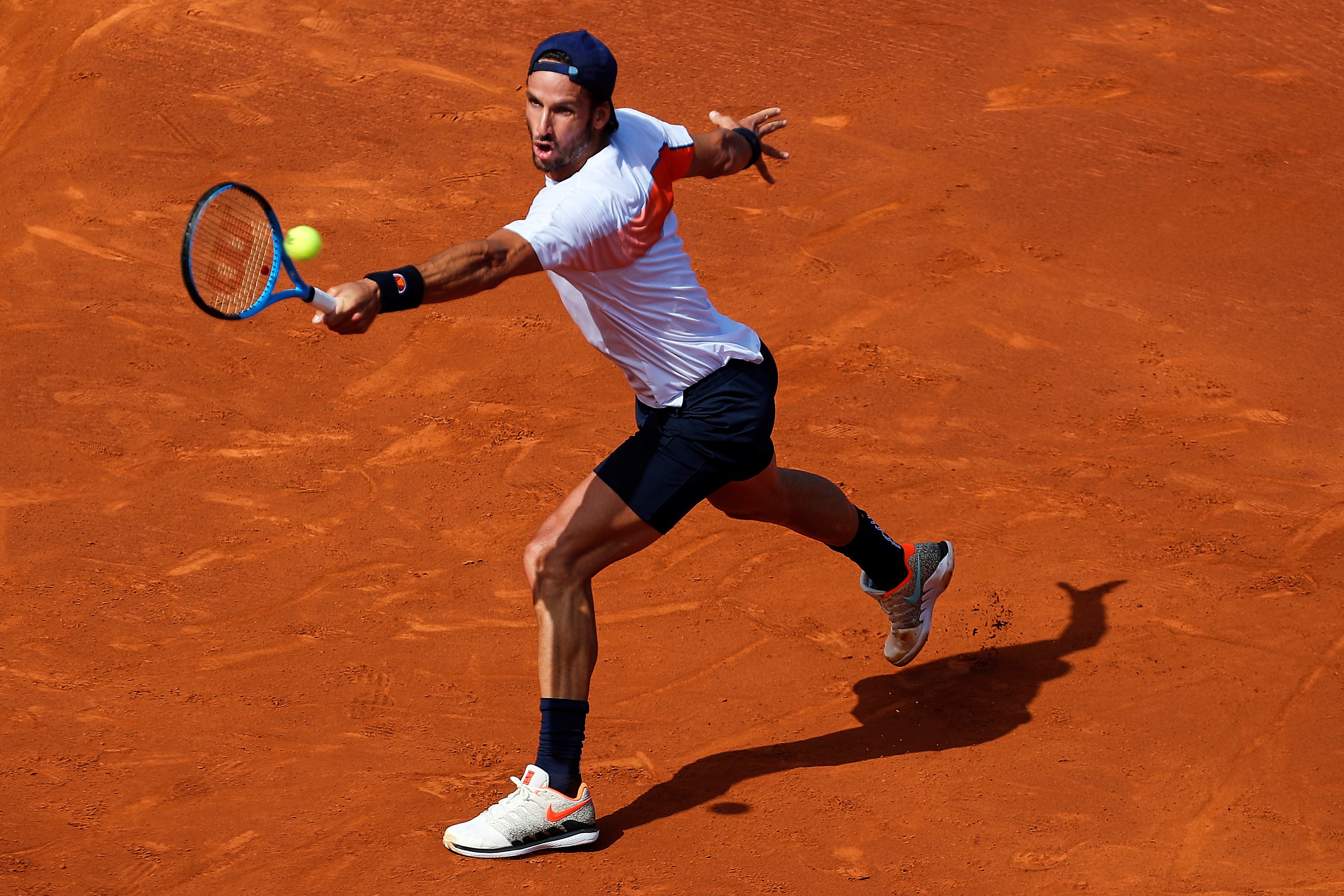 网球——巴塞罗那公开赛:洛佩斯晋级(4)