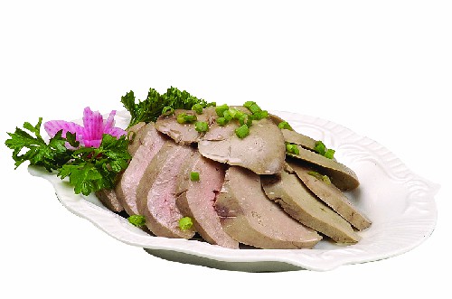 烟熏大肚:熏肚是将卤熟猪肚用果木枝或松木枝及锯末熏制的一种食品