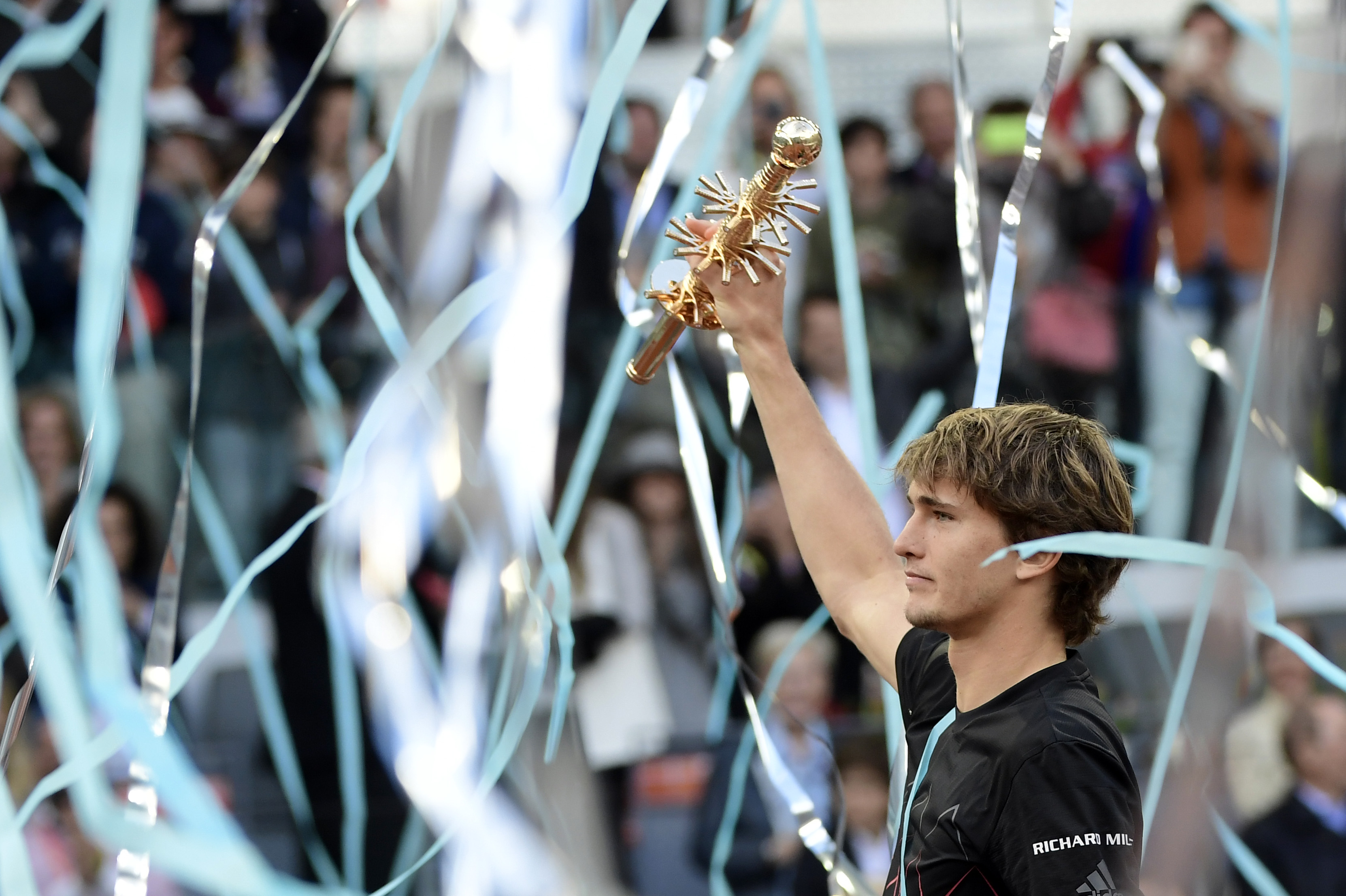 网球——马德里公开赛:亚历山大·兹维列夫夺冠