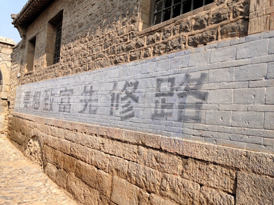 杂谈:"穷家富路"是什么意思,跟"要想富,先修路"有啥关系?