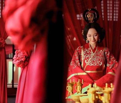 怕儿子不懂床笫之事,他派自己的老婆传授经验,结果怀孕了