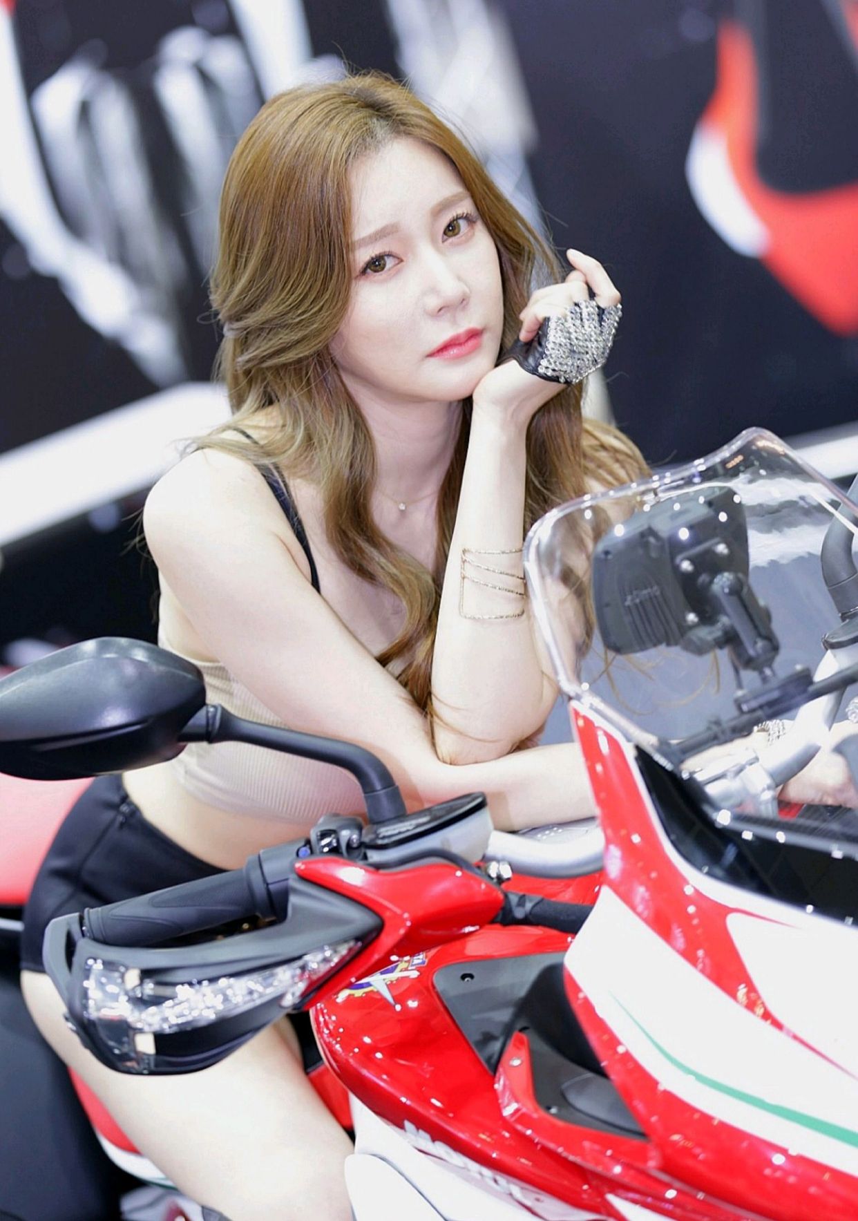 美图赏析:车模韩智恩,第一册