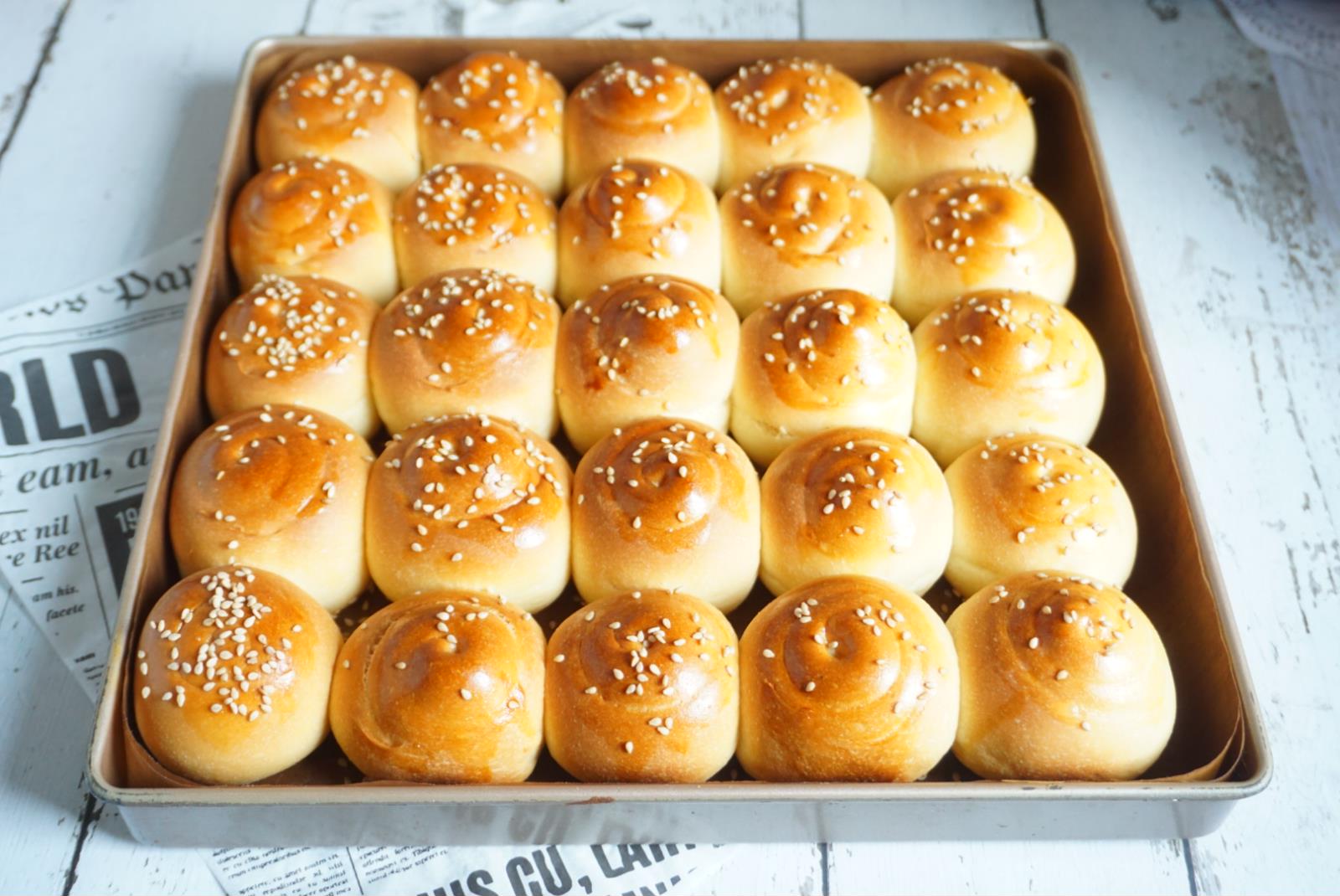 比网红蒸面包更简单更好吃的蜂蜜脆底小面包,孩子连吃4个都不够