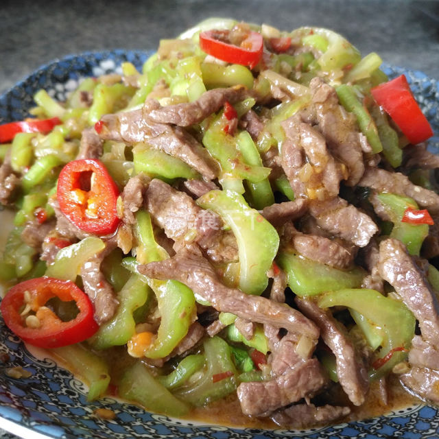 棒菜牛肉丝,脆而解腻,微酸爽口,越吃越上瘾