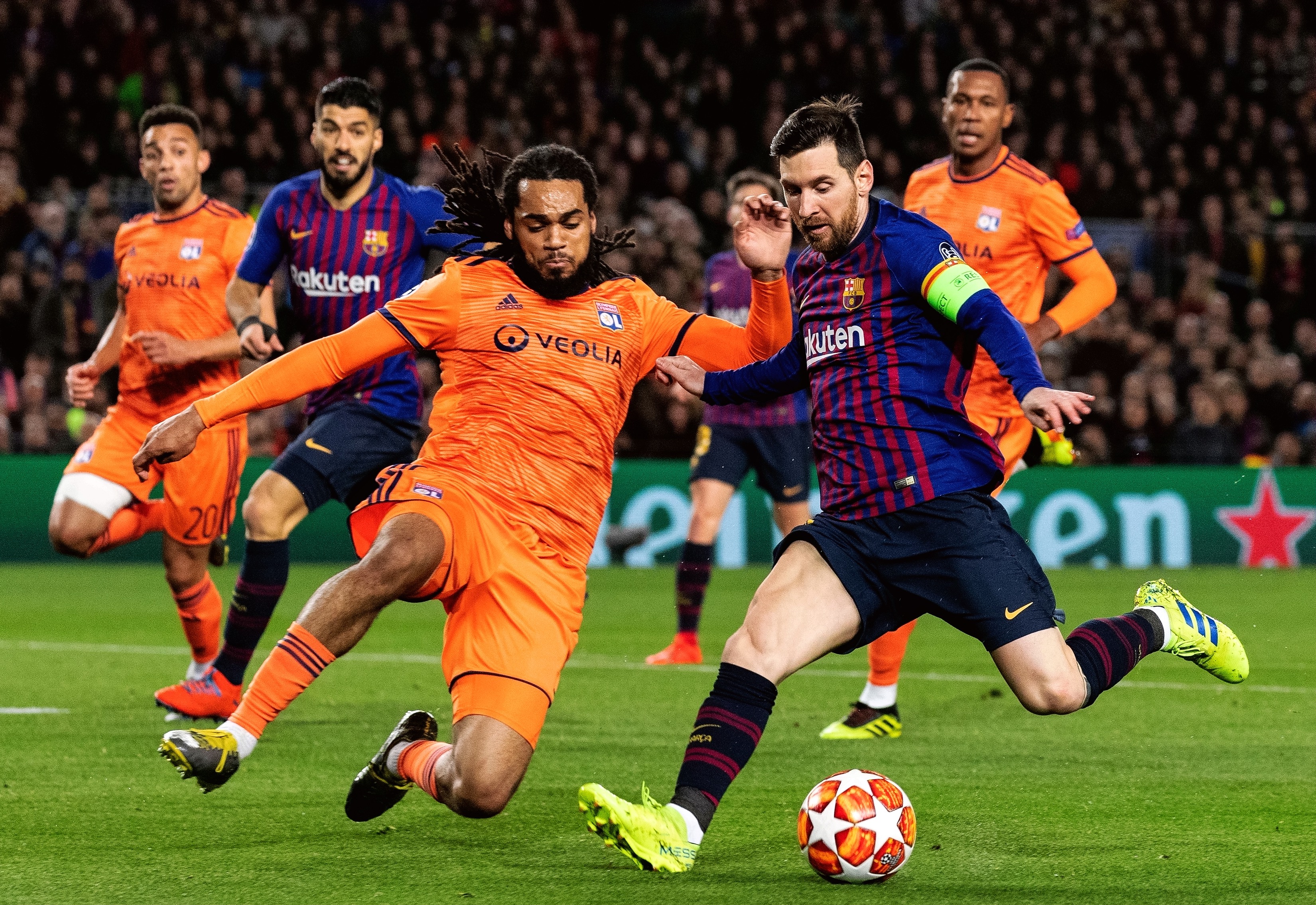 足球——欧冠:巴塞罗那战胜里昂(1)