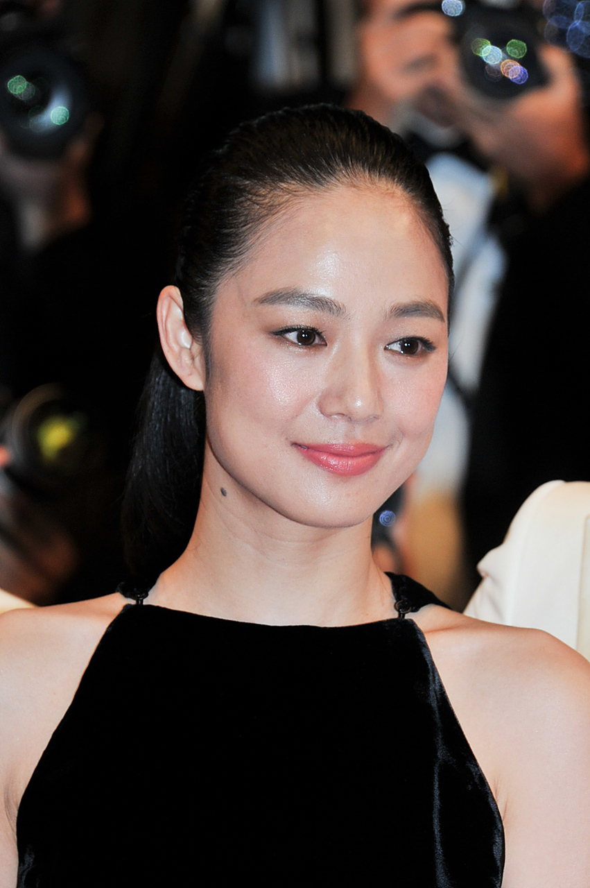 周韵可不是个光好看不顶用的"花瓶",能被姜文看中自然有她的过人之处