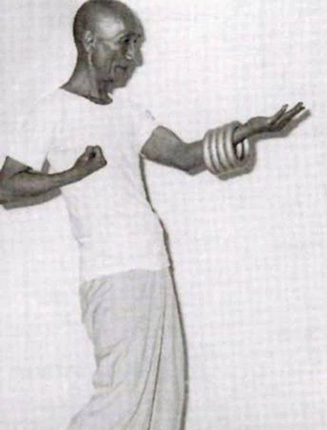 真实的叶问:富家子抽大烟,死后儿子反目,甄子丹梁朝伟却争着演