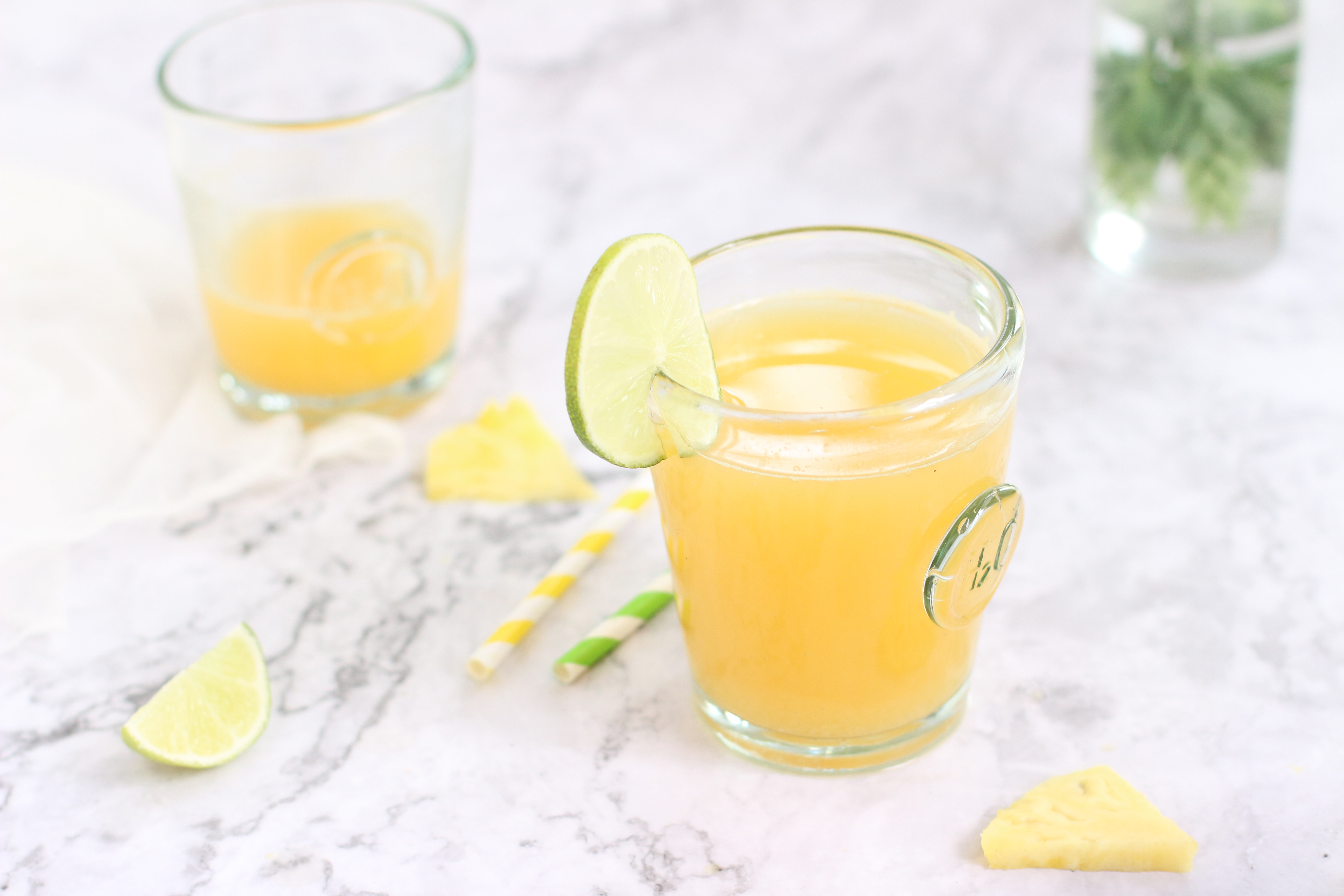 【红薯柠檬凤梨汁】用料:红薯 1只  凤梨 1/2只  柠檬 1/4只