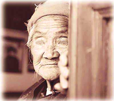 瞎老太婆去世,出殡那天棺材冒起青烟,男子瘫在地上