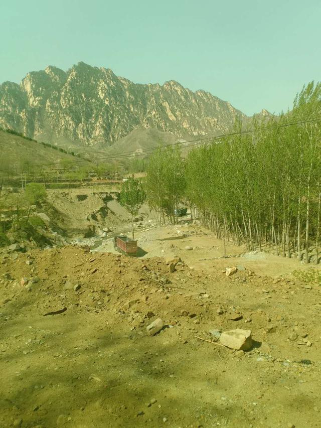 涞源县银坊镇河道施工问题多 属地管理缺失与问责