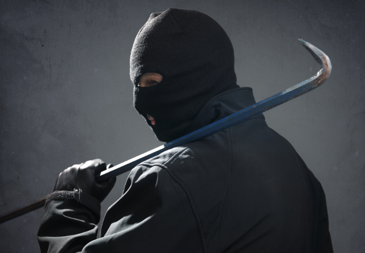 8岁女孩被绑架后,与绑匪斗智斗勇32个小时,网友:太机智了