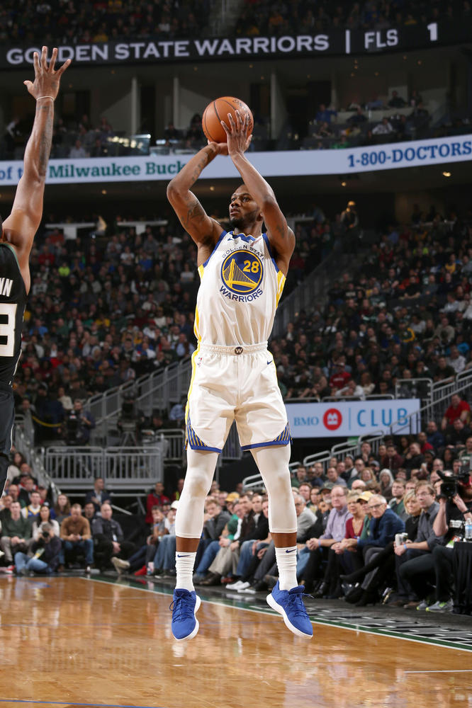 字母哥22 15仍不敌勇士 勇士收获三连胜