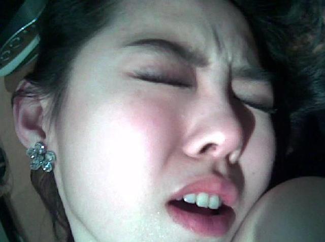 小伙子满足不了妻子的要求,被强迫吃小药丸,结果妻子后悔不已