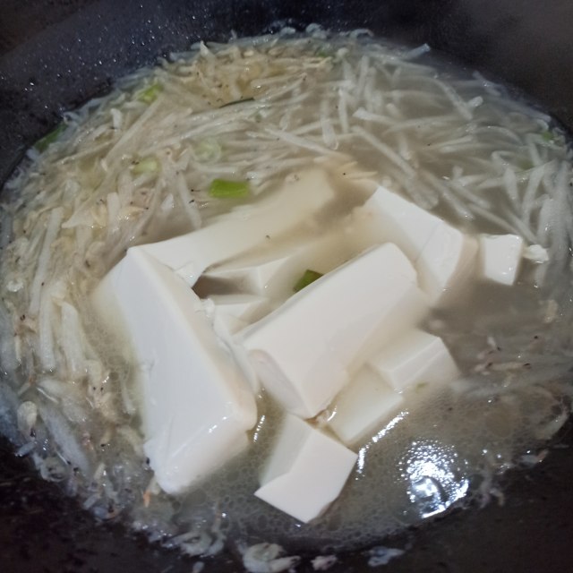 萝卜丝豆腐汤图片
