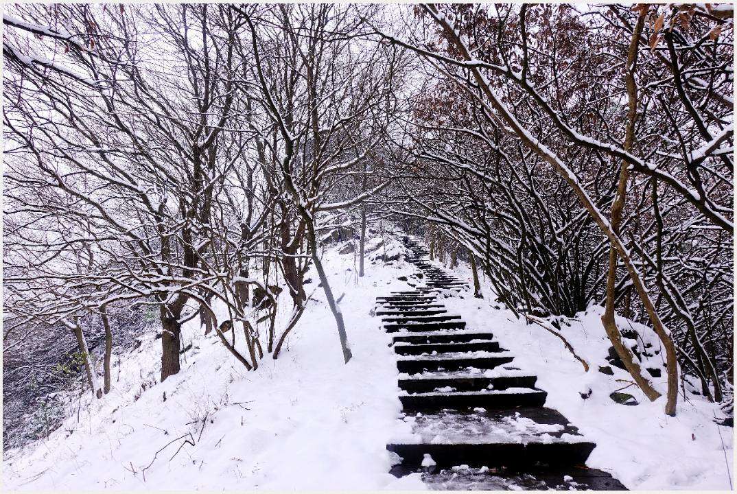 宣城敬亭山五峰雪景