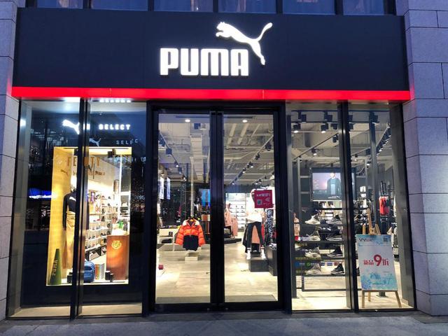 在店中,你可以亲自体验和搭配当季产品,还可获得专业的装备选购建议.