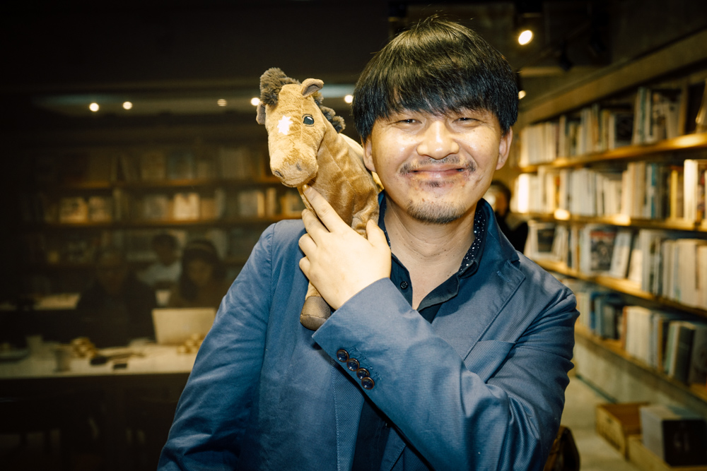 徐刚电影在身边张牙舞爪