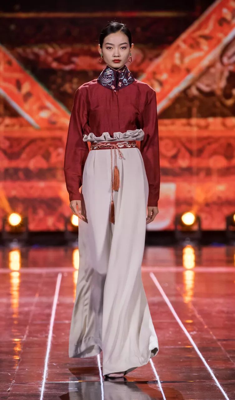 服装设计师说绝色敦煌之夜:从敦煌壁画中寻找中国传统色彩审美精神