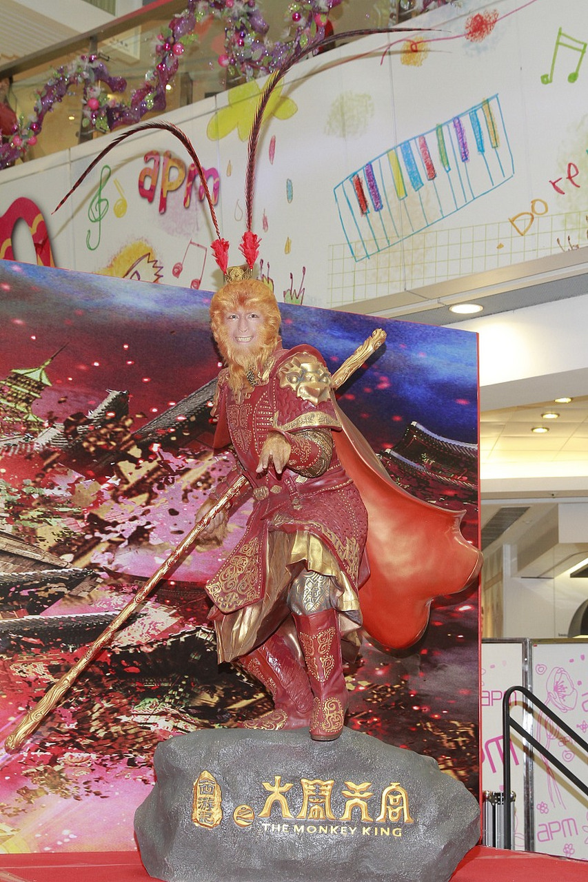 东胜神州傲来国有一花果山,山顶有一块仙石,受天地之灵秀,吸日月之