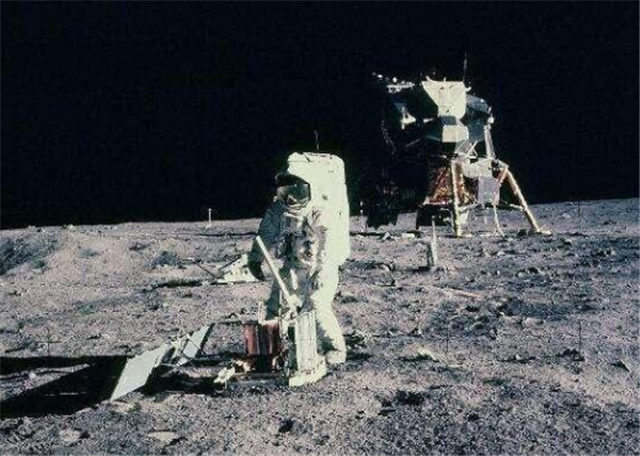 嫦娥四号成功登月,美航天局停止登月之谜,怕是要藏不住了!