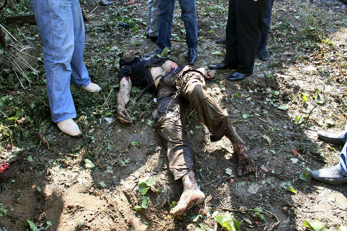 湖北一名11岁的男孩竟然将4岁的女童推入粪缸,残忍杀害!