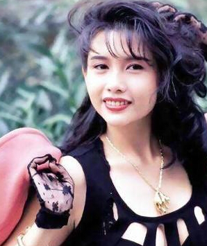 一代晶女郎掌门人,王晶旗下最火的香港女艺人,如今生活有滋有味