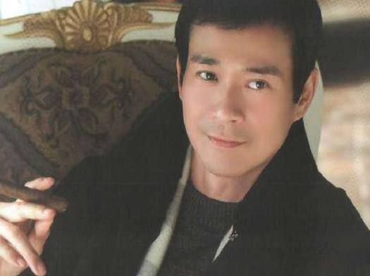 为何郑少秋因她抛弃沈殿霞?看完她年轻照片,网友:这就是男人!