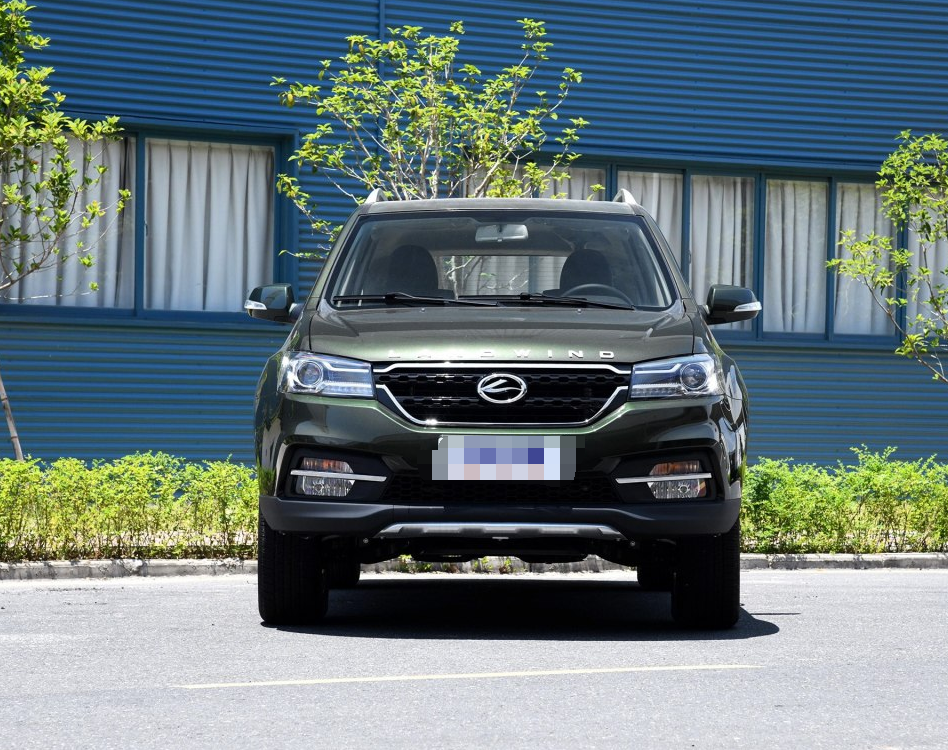 陆风x8,外观霸气内饰空间大舒适精致,年轻人都会喜欢