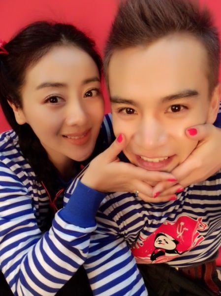 经超:戏中是"凌云彻"般的暖男形象,戏外却只做妻子的暖心丈夫
