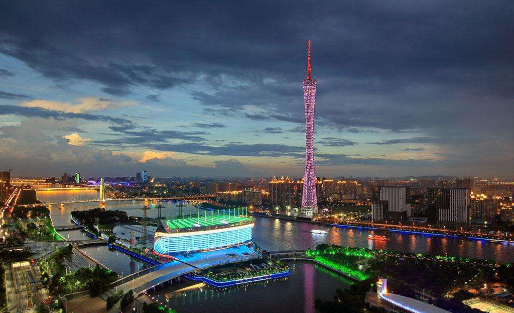 图为广州,作为广东省的省会,该市2017年的地区生产总值为2.