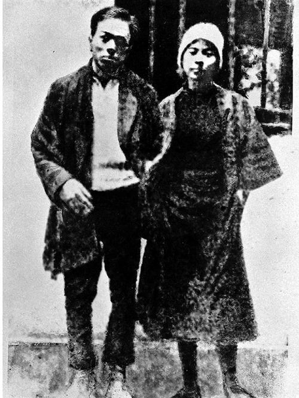 1928年2月6日,在广州红花岗畔的刑场上,两个青年男女革命者,面对敌人