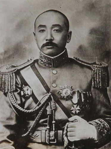 1917年,张勋复辟,并让张作霖和冯德麟入北京.