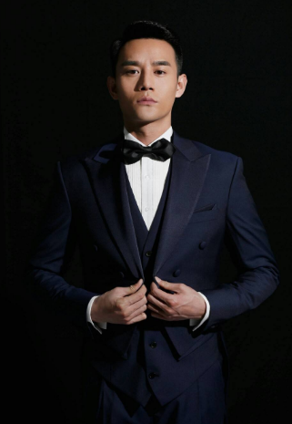 沉稳大气的王凯,经历磨难后,成为站在金字塔尖的男人