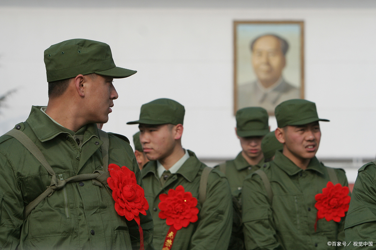 弟兄两个,推辞不下,最后是爷爷拍板,让父亲去当兵,爷爷说,大伯是家里