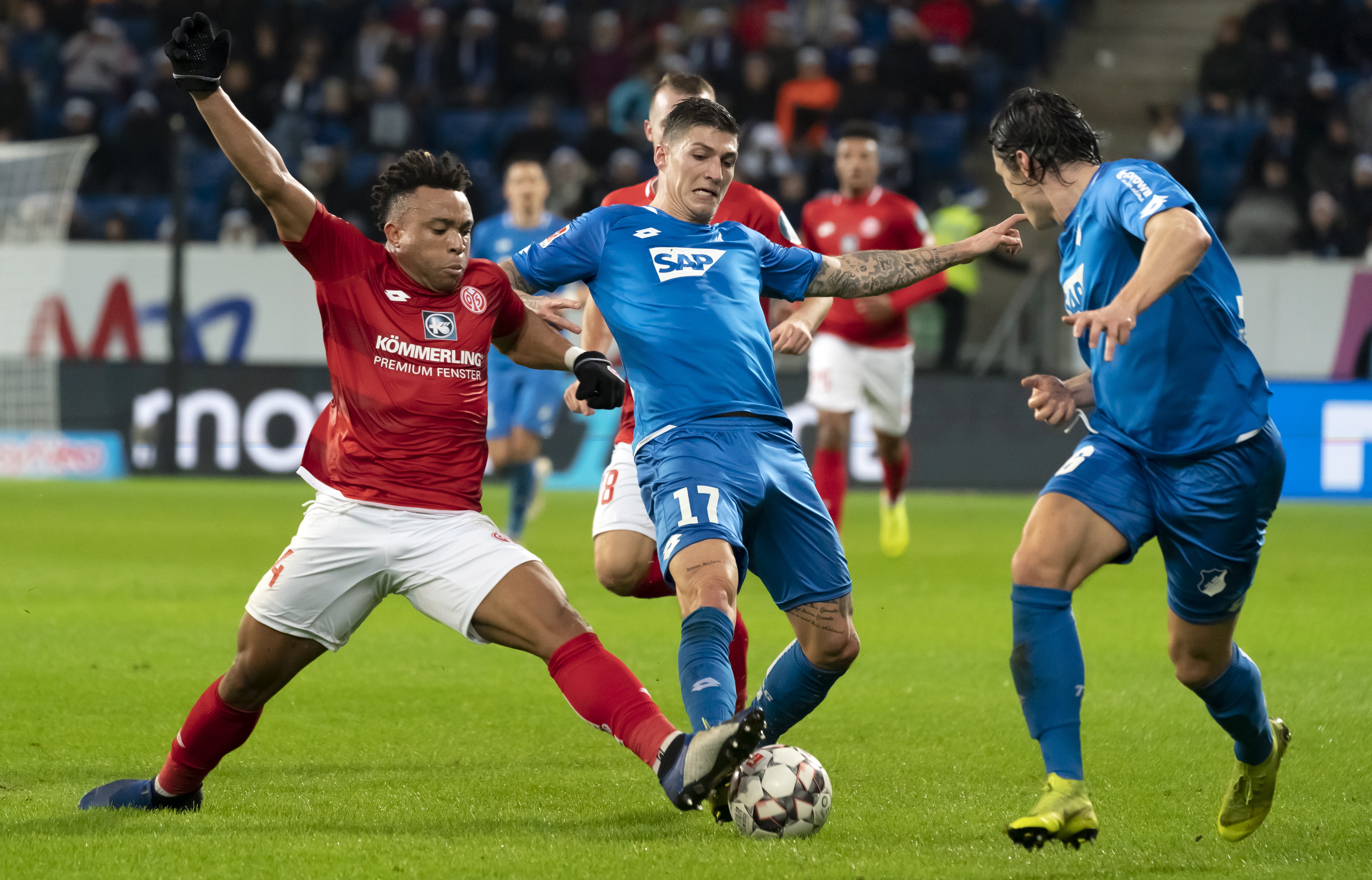 足球——德甲联赛:霍芬海姆战平美因茨(2)