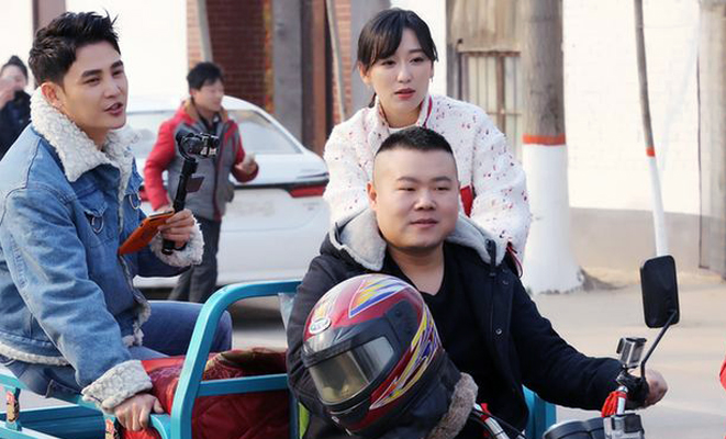 明星回老家:成龙大哥热情,宋小宝受宠若惊,看到岳云鹏我笑了!