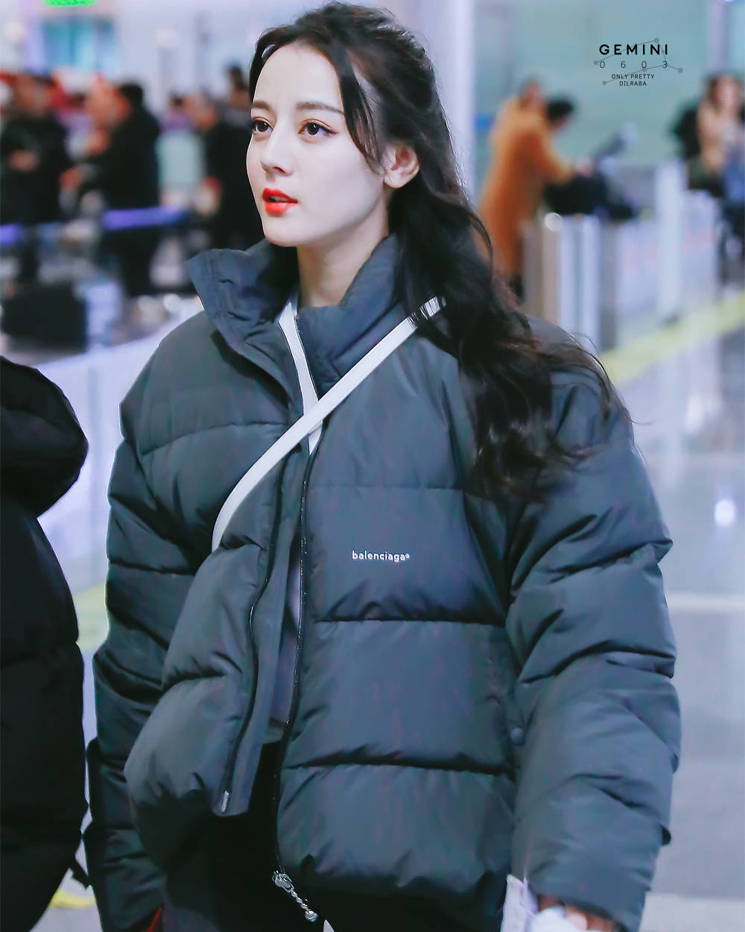 迪丽热巴穿臃肿羽绒服秒变"企鹅",网友:没见过这么可爱的企鹅