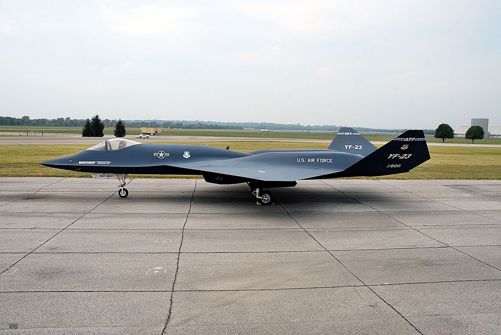 欧洲新一代隐身战机亮相,抄袭歼20设计思路,美国专家面红耳赤