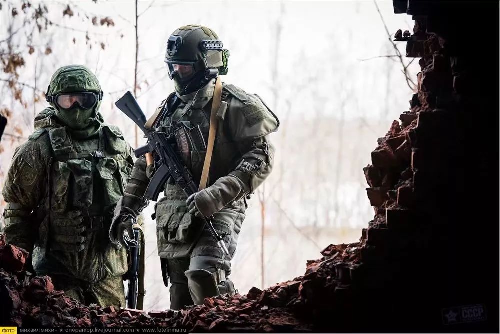 俄军战斗工兵如何砸开敌方防线?全身重甲火力超强