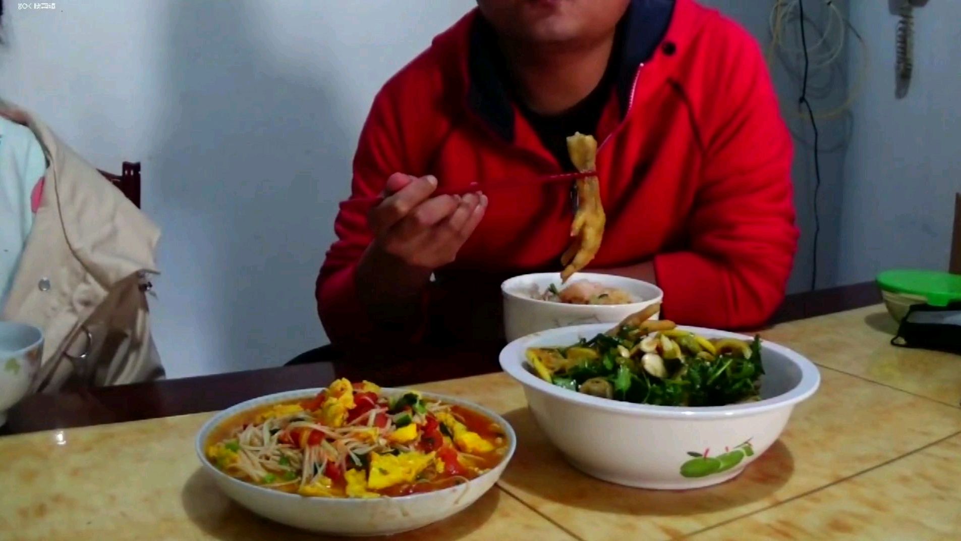 小伙放假给女友做鸡爪,没想到比卤味店的还好吃!「内含教学」