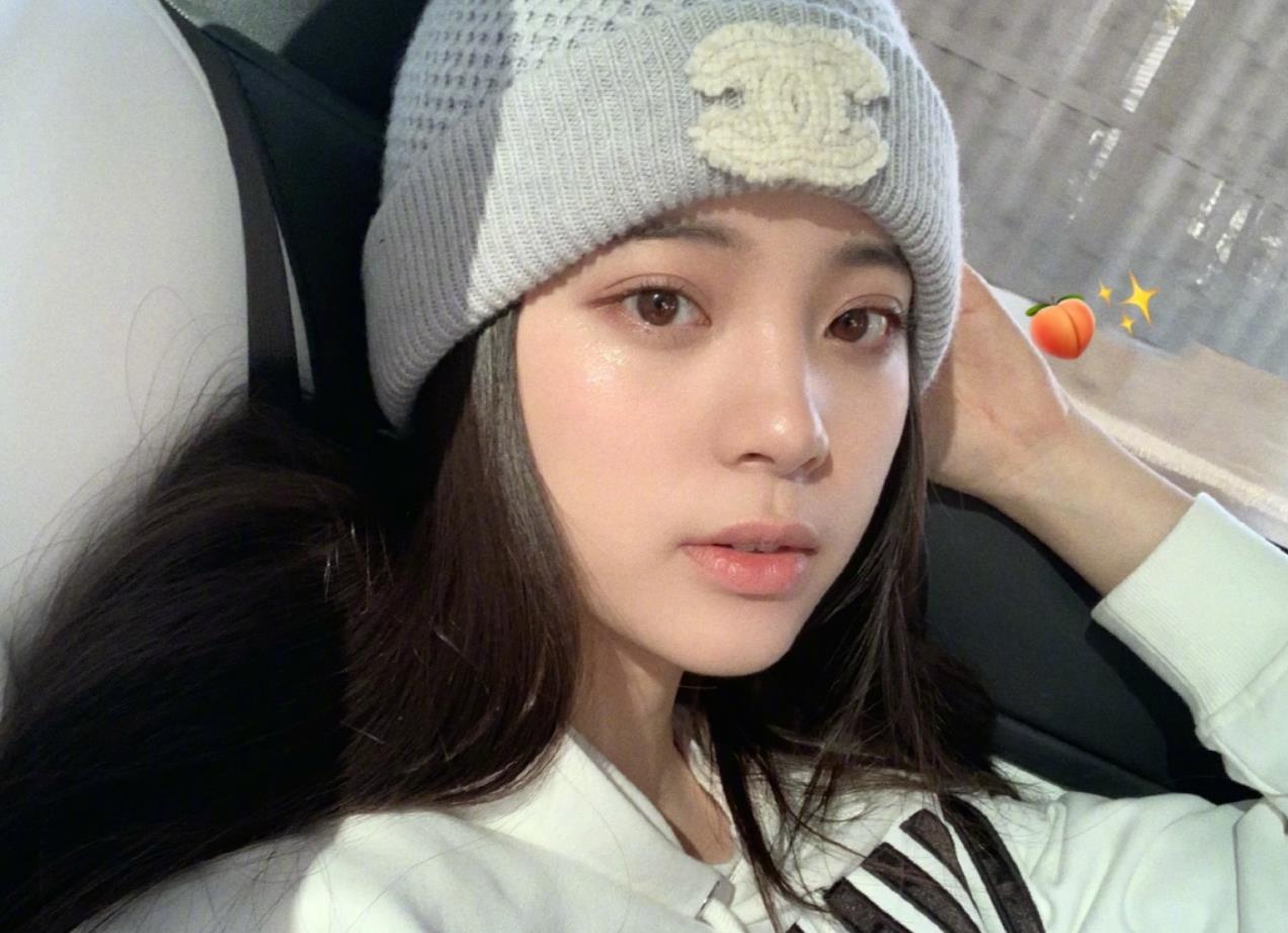 欧阳娜娜真是勇气可嘉,处方药直接涂脸上,医生:会让痘痘更严重