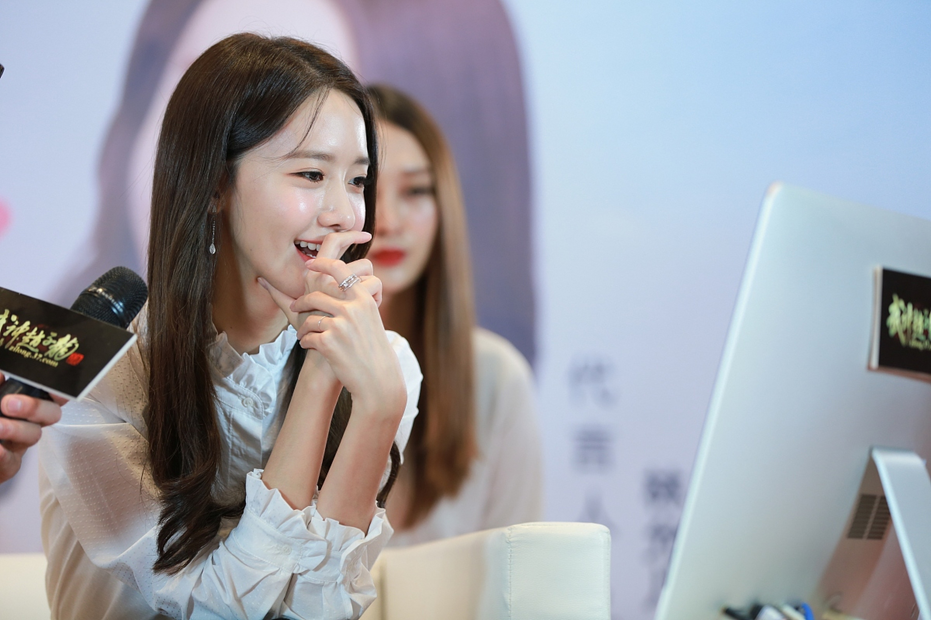 林允儿(yoona),1990年5月30日出生于韩国首尔,是韩国女子演唱组合少女