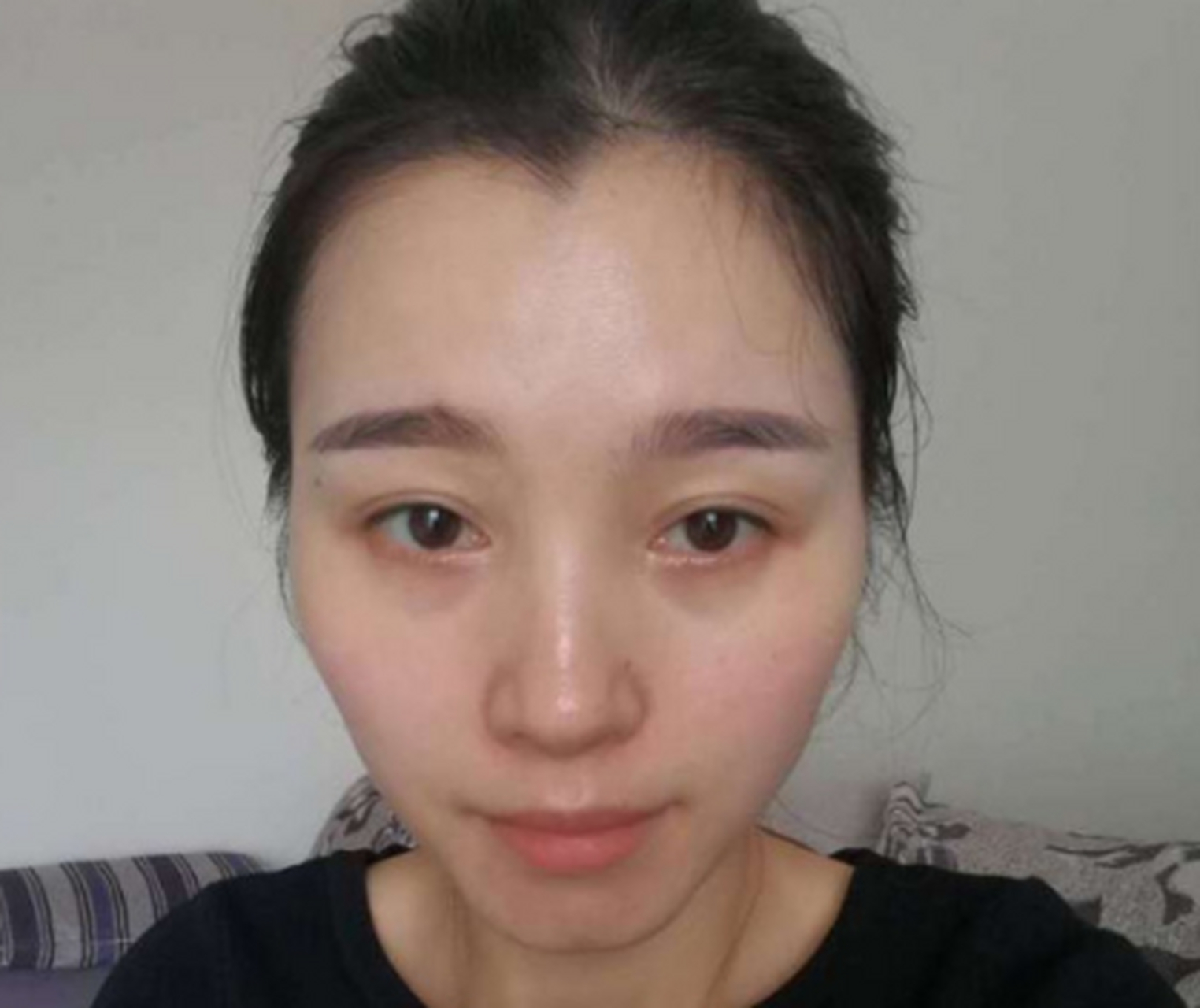 面相正面看不到耳朵,称为对面不见耳,主贵,个性稳健踏实,诚恳独立